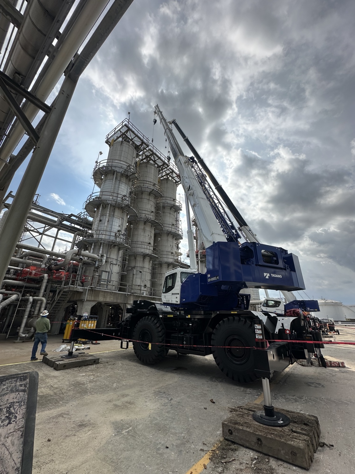 Tadano rough terrain crane in refinery environment
